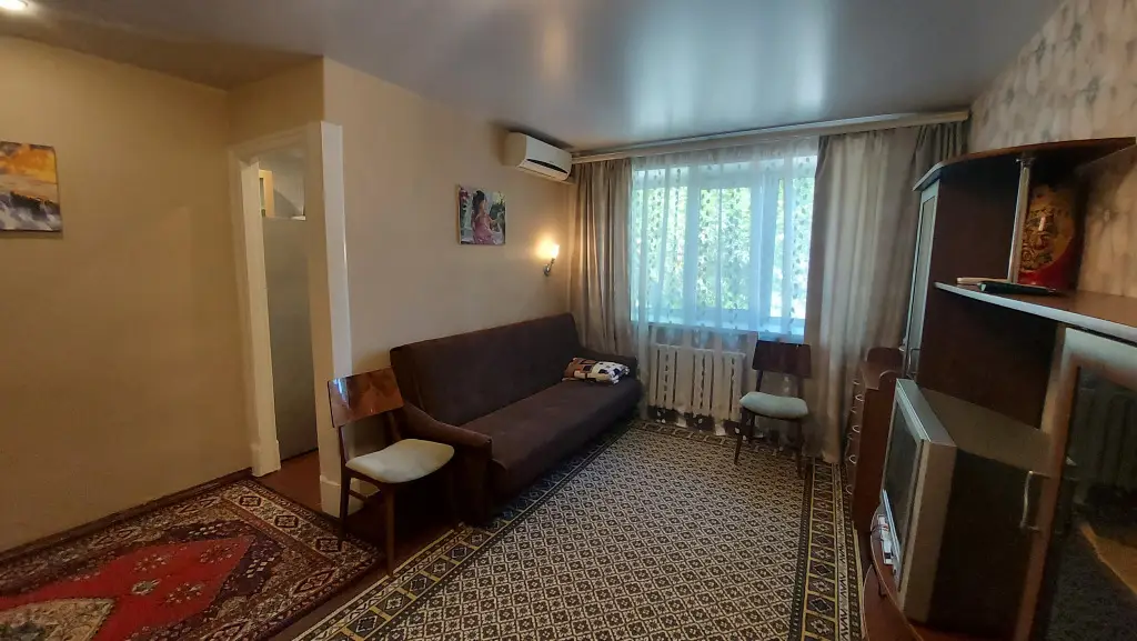 Нижний Новгород: Uyutnaya Kvartira U Metro Zarechnaya Apartments