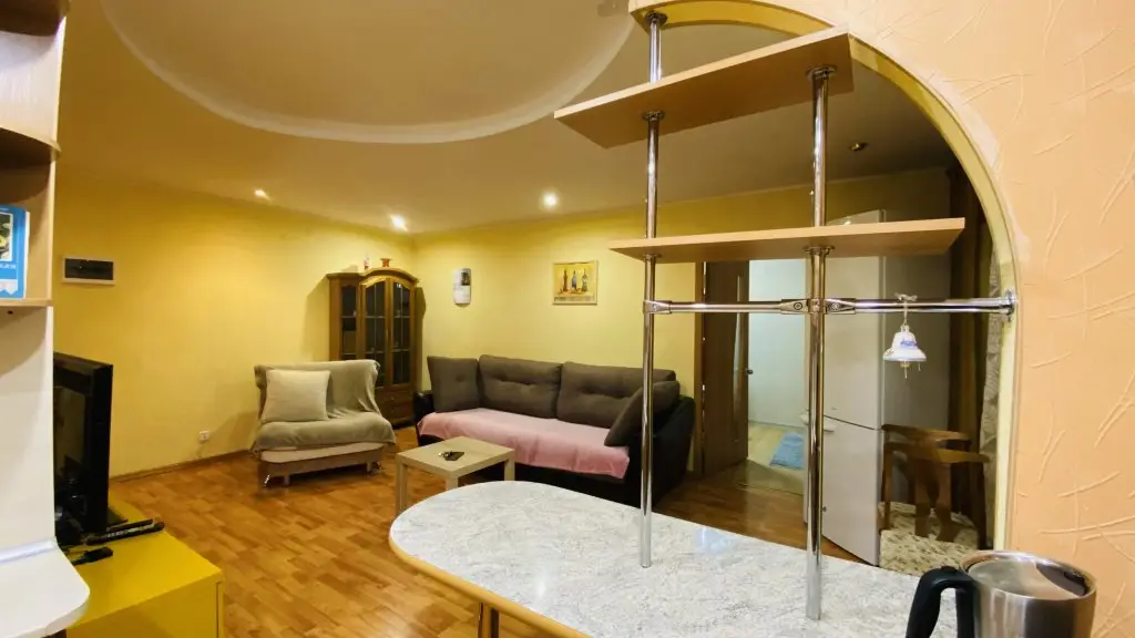 Петрозаводск: Den' I Noch' U Vokzala Apartments