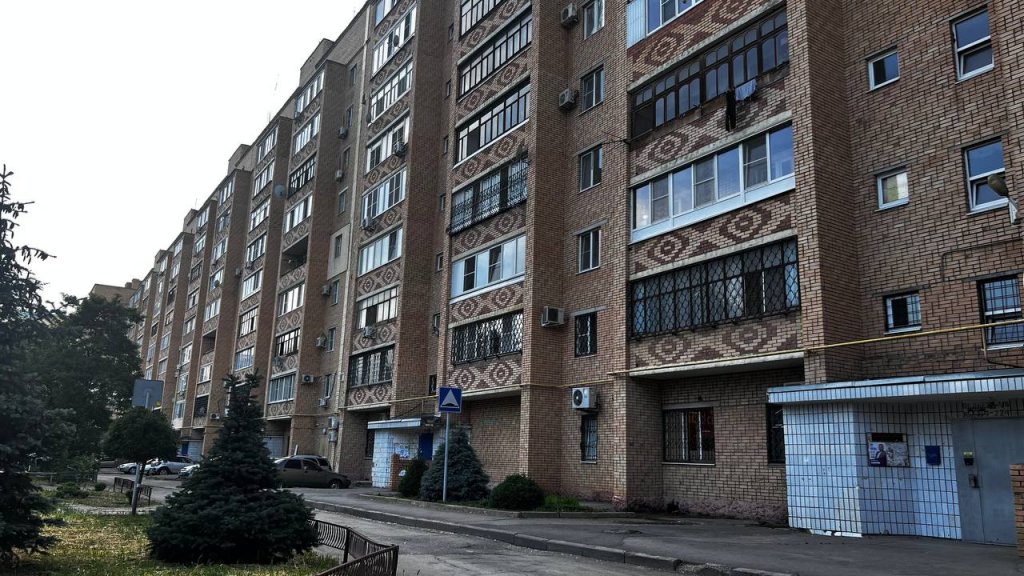 Квартира Просторная с Балконом на Строителей 2 — фото 1
