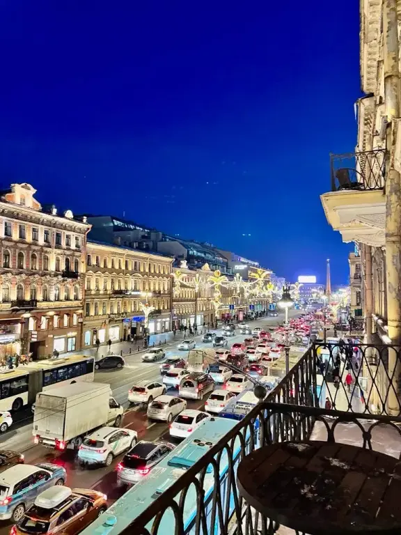 Санкт-Петербург: Апартаменты на Невском с балконом
