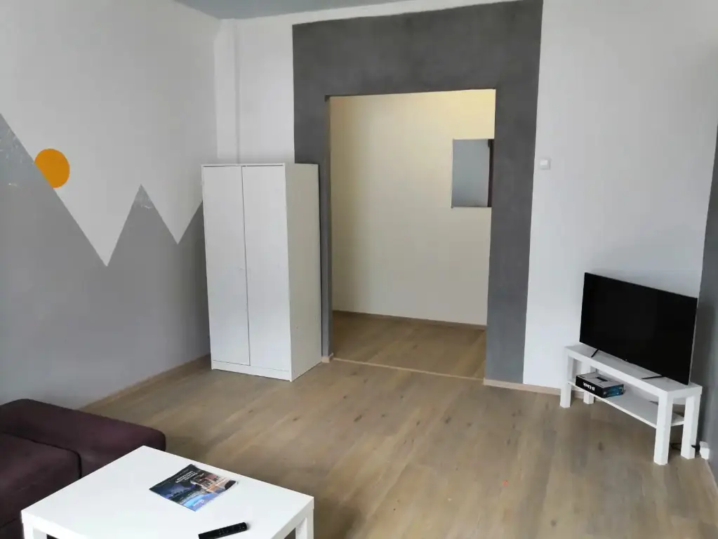 Кировск: Trekhkomnatnye Na Kirova 30 Apartments