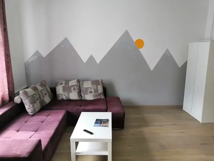 Кировск: Trekhkomnatnye Na Kirova 30 Apartments