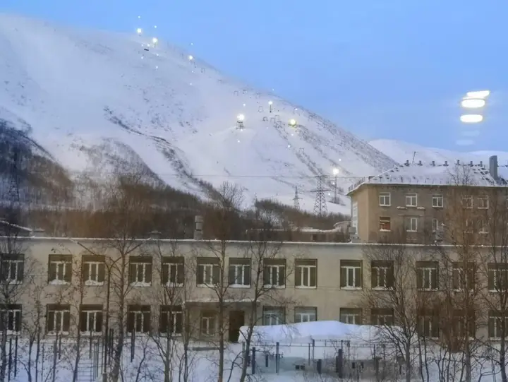 Кировск: Апартаменты Трехкомнатные на Советской 4 (3 этаж)