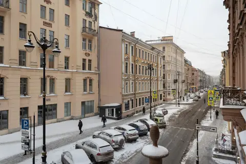 Дизайнеpские апартаменты с балконом на Pубинштейна — фото 1