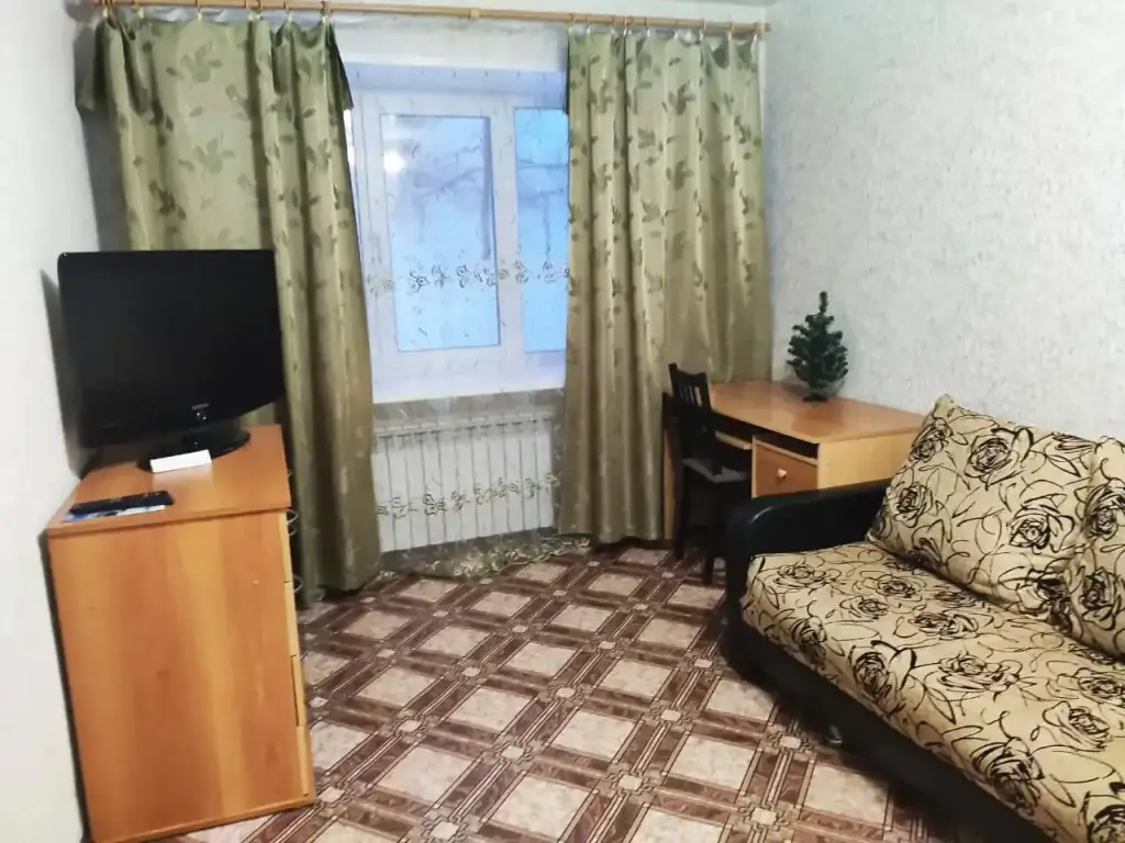 Кировск: Апартаменты на Мира 18