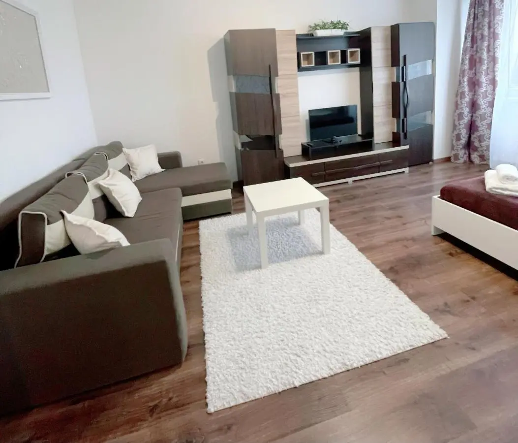 Калининград: Apartment on Dobrolyubova 44