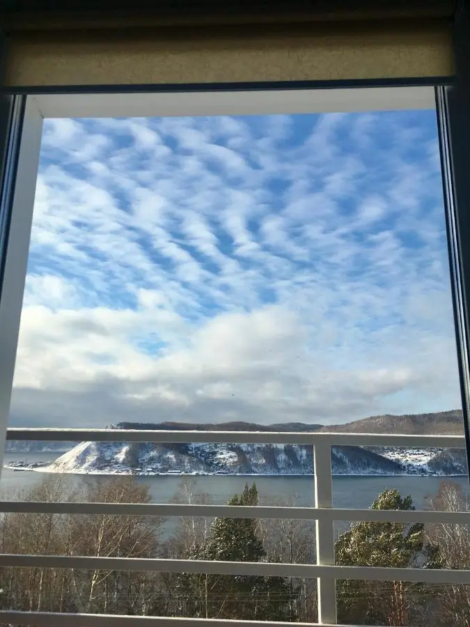 Листвянка: Larus hotel