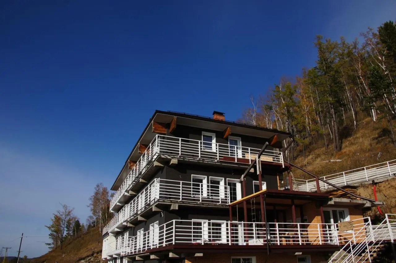 Листвянка: Larus hotel