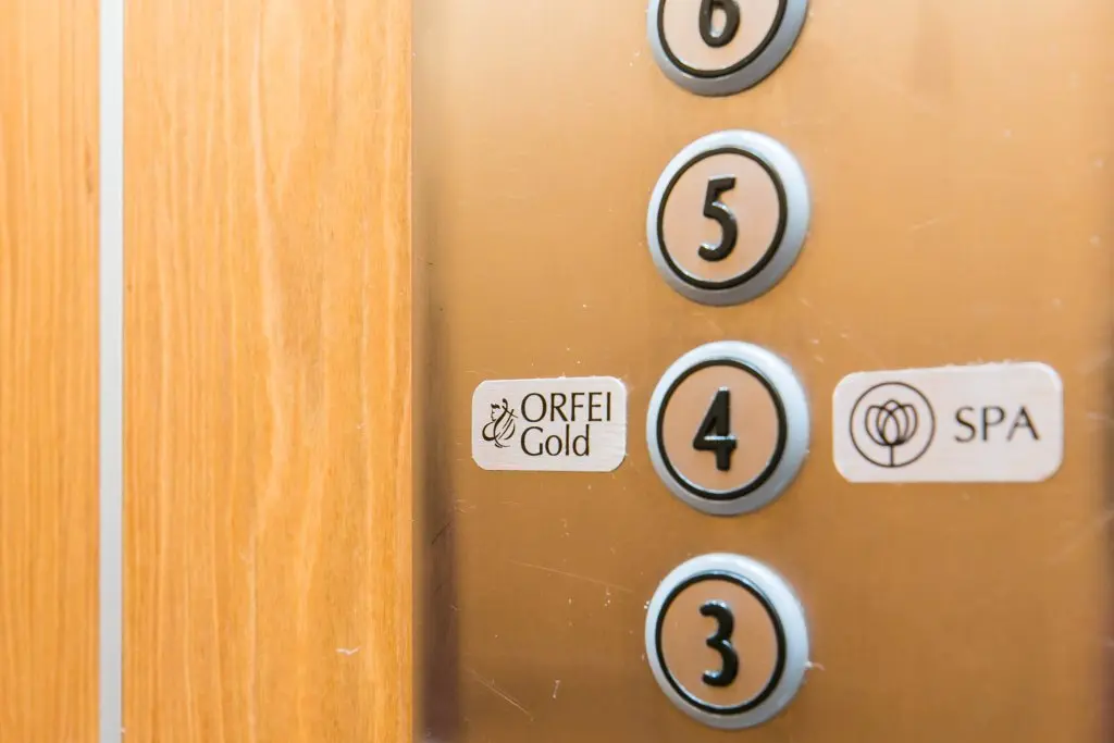 Санкт-Петербург: Меблированные комнаты Orfei GOLD