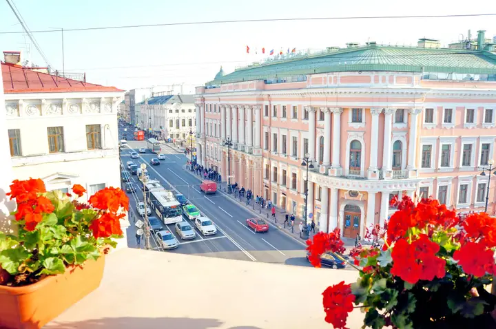 Санкт-Петербург: Меблированные комнаты Скай Невский 16