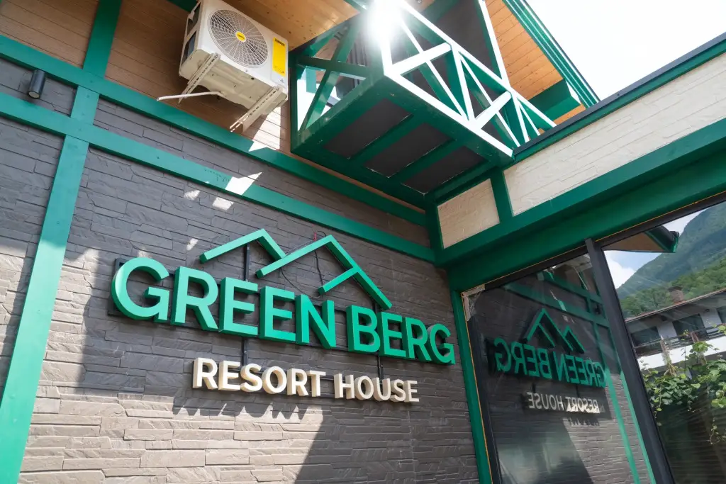 Красная Поляна: Апартаменты Green Berg 22