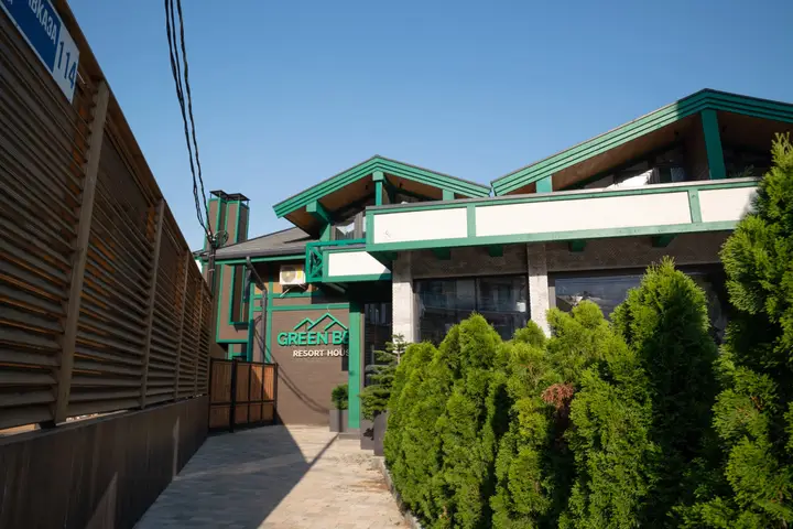 Красная Поляна: Апартаменты Green Berg 22