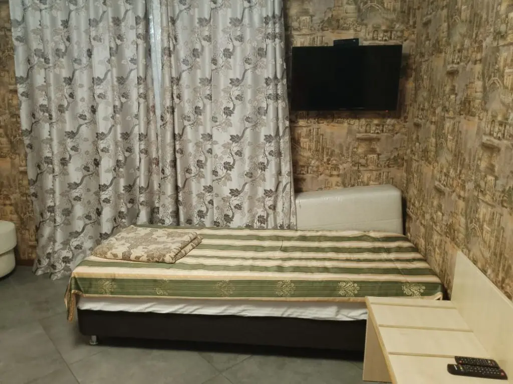 Сочи: Меблированые комнаты на Заводской 1