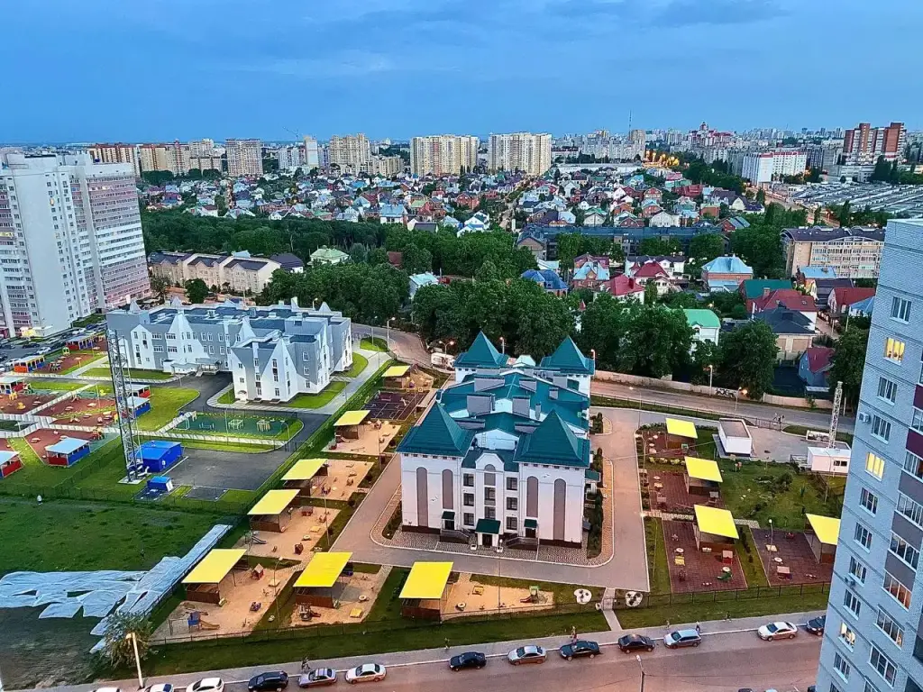 Воронеж: Олимпийский бульвар с видом на город