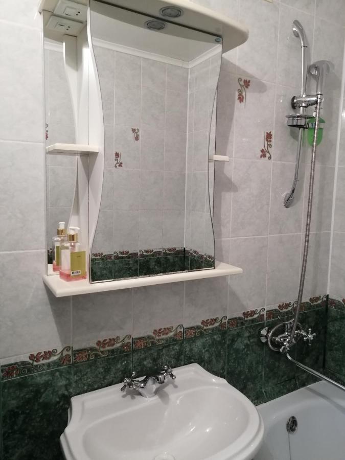 Иркутск: Apartament on Baikalskaya 102