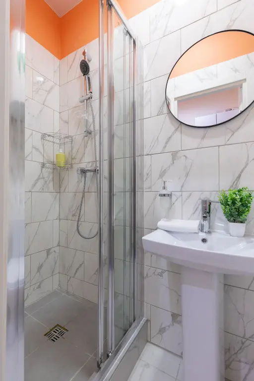 Санкт-Петербург: Na Sredneokhtinskom prospekte Apartments