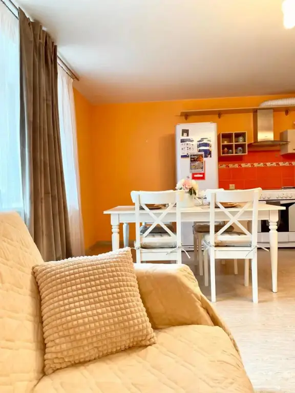 Тюмень: Svetlye Formata 1+ Vozle Tts Ostrov Apartments