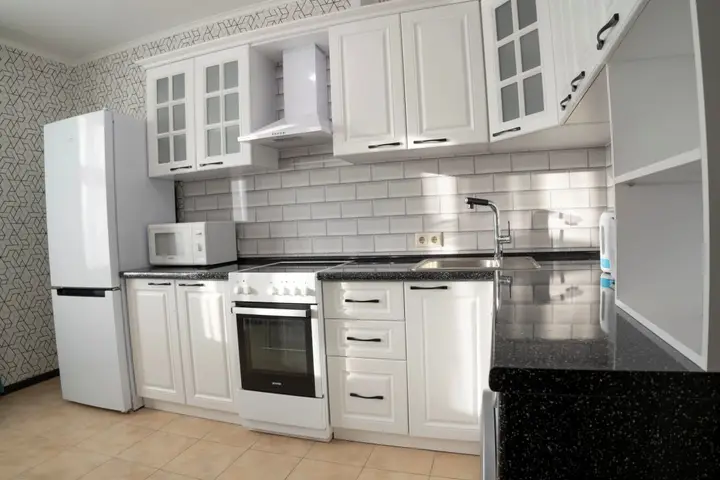 Тюмень: Апартаменты 1-комнатные Black&White от АКВАРЕЛЬ.FLAT на Московском тракте