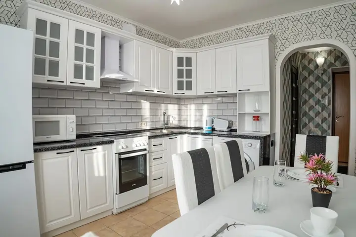 Тюмень: Апартаменты 1-комнатные Black&White от АКВАРЕЛЬ.FLAT на Московском тракте
