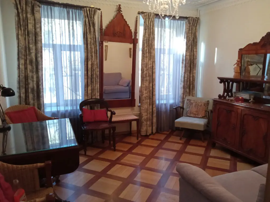 Санкт-Петербург: Меблированные комнаты Be My Guest