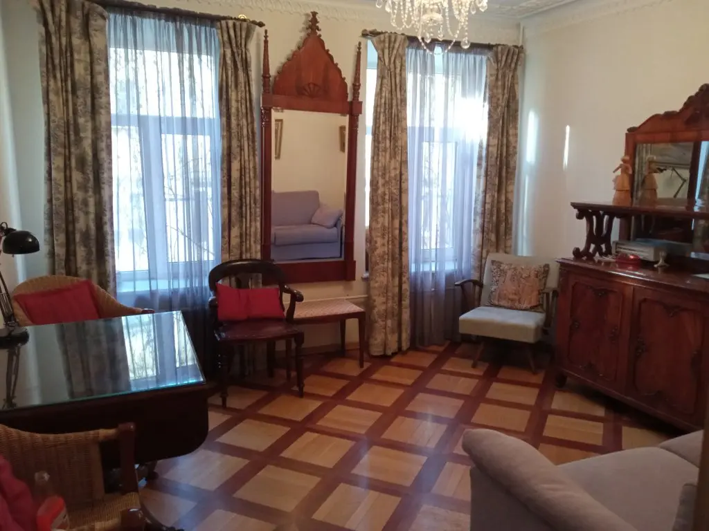 Санкт-Петербург: Меблированные комнаты  Be My Guest