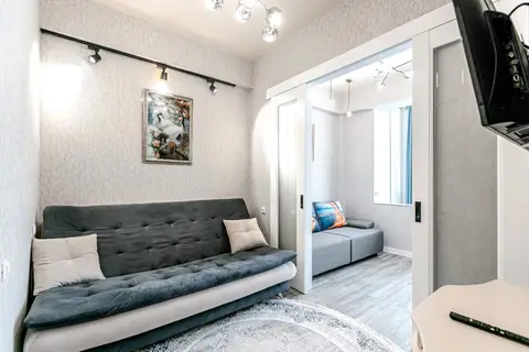 Oliviia Iriny Savelyevoy V Parke U Doliny Roz I Krasnogo Solnishka Apartments — фото 1