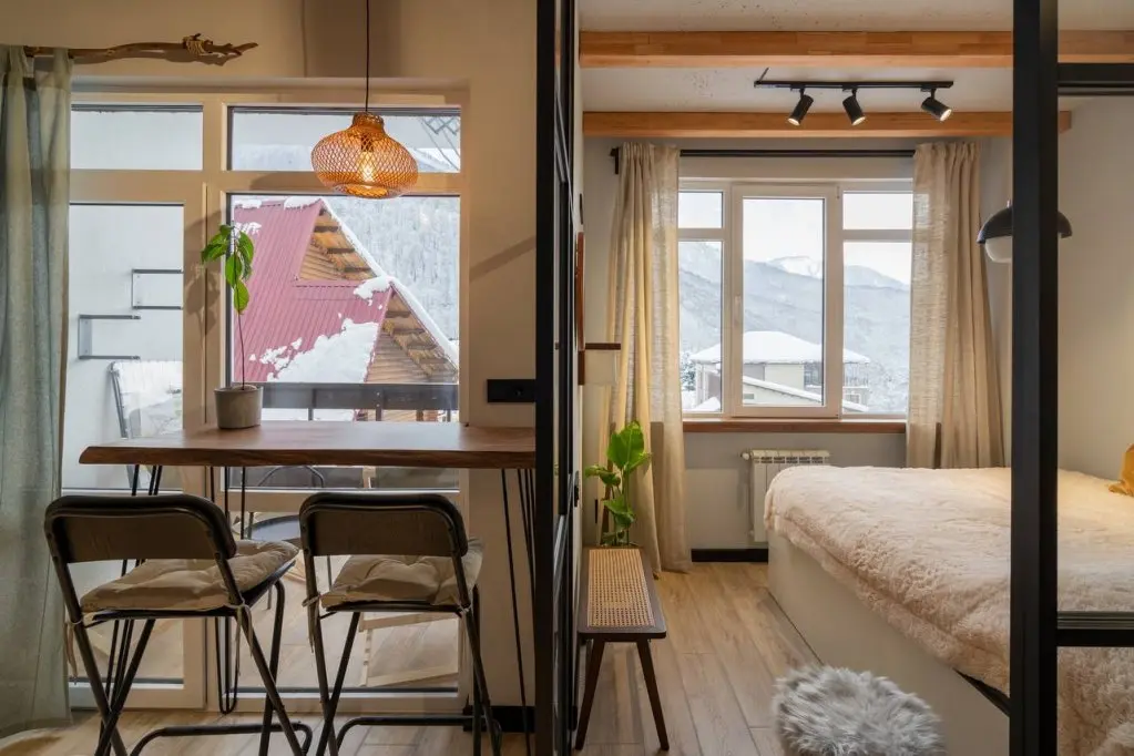 Красная Поляна: Апартаменты Smart Aparts Chalet
