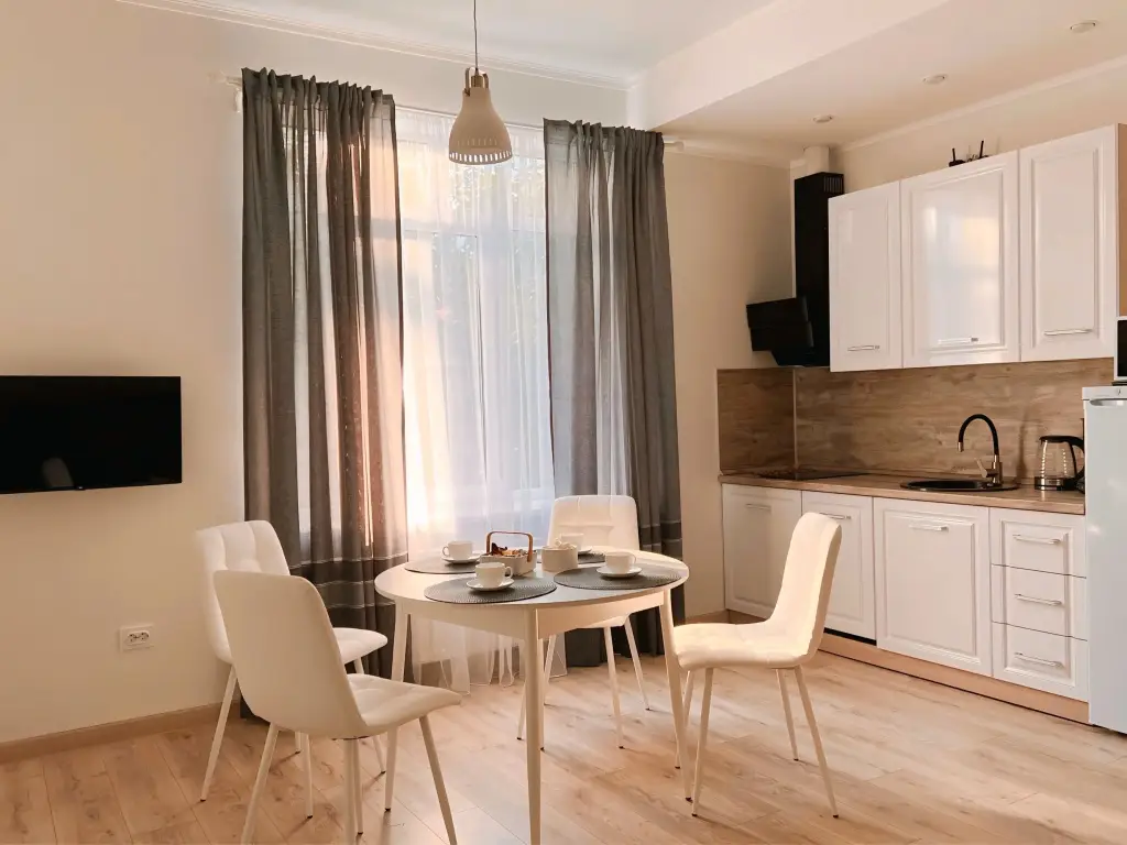 Апартаменты Solar с двориком для курения, пр. Калинина 38 (2) — фото 1