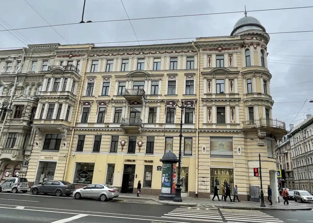 Санкт-Петербург: Меблированные комнаты Простые Сезоны на Невском