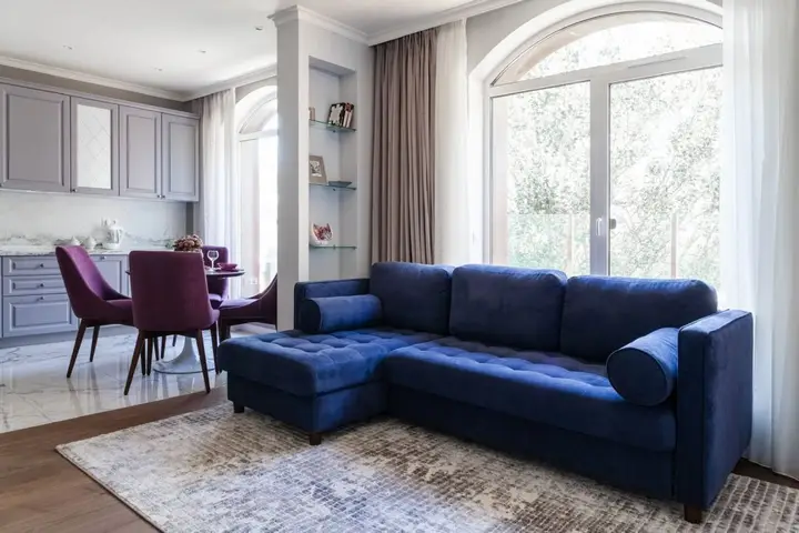 Санкт-Петербург: Апартаменты MyhomeYourhome с террасой на Савушкина 104