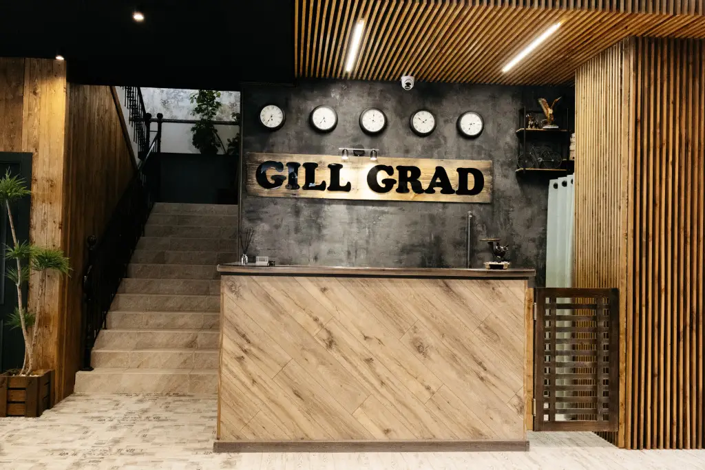 Небуг: Отель Gill Grad