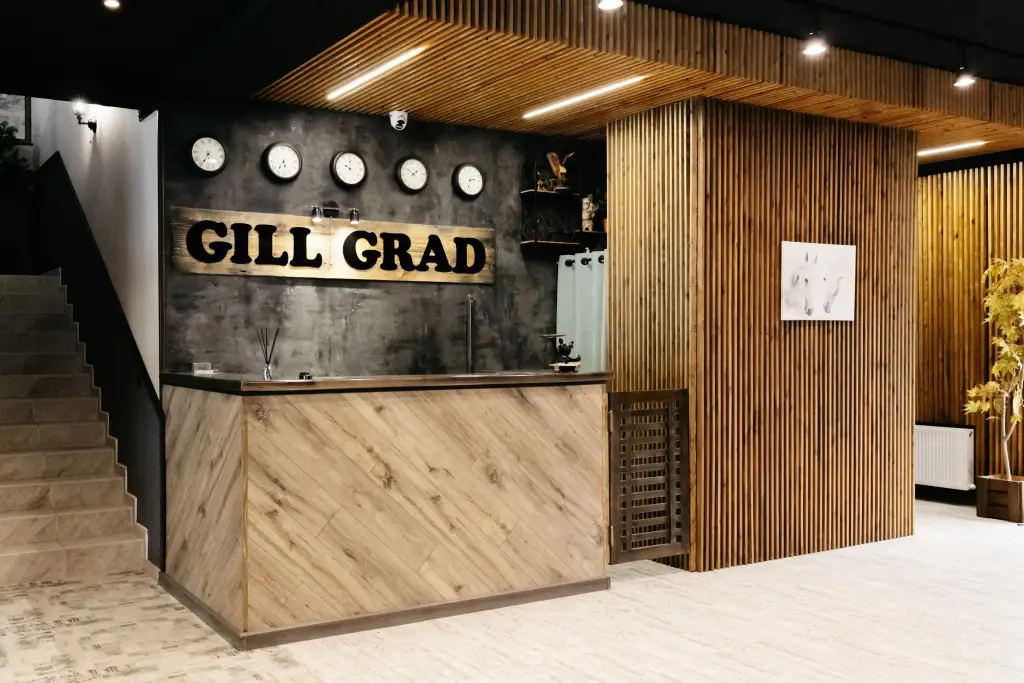 Небуг: Отель Gill Grad