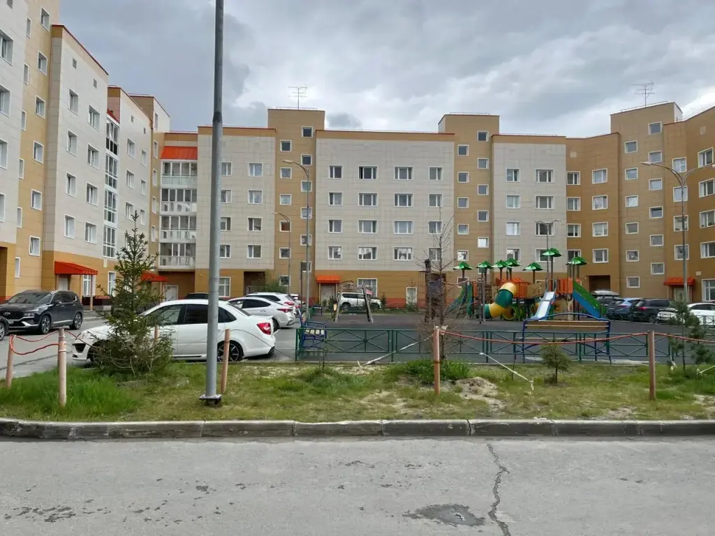 Новый Уренгой: Апартаменты Дом 89 в микрорайоне Тундровый 1