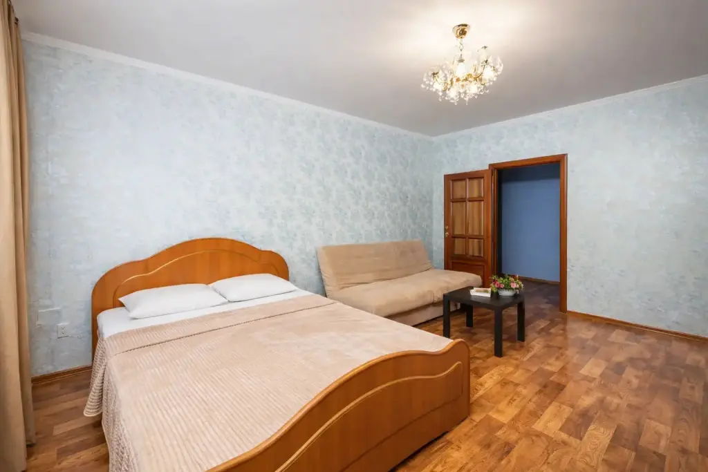 Оренбург: Апартаменты LikeHome на Салмышской 74