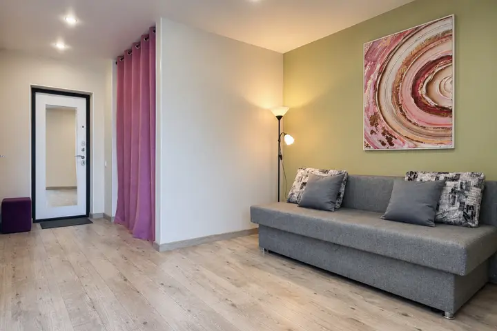 Владивосток: Квартира Солнечная Двухкомнатная с Панорамными Окнами Недалеко от Моря
