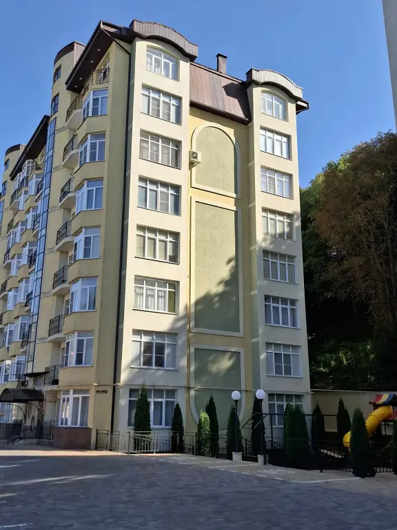 Квартира с балконом на краю парка — фото 1