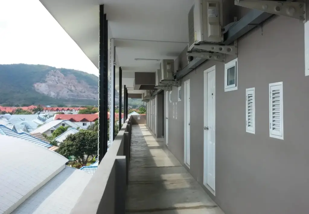 Саттахип: Neo km10โรงแรมที่พักใกล้สนามบินอู่ตะเภา แสมสาร สัตหีบ บ้านฉาง