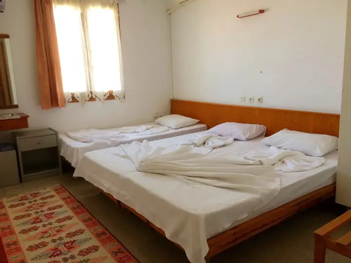Чешме: Parmis Rooms