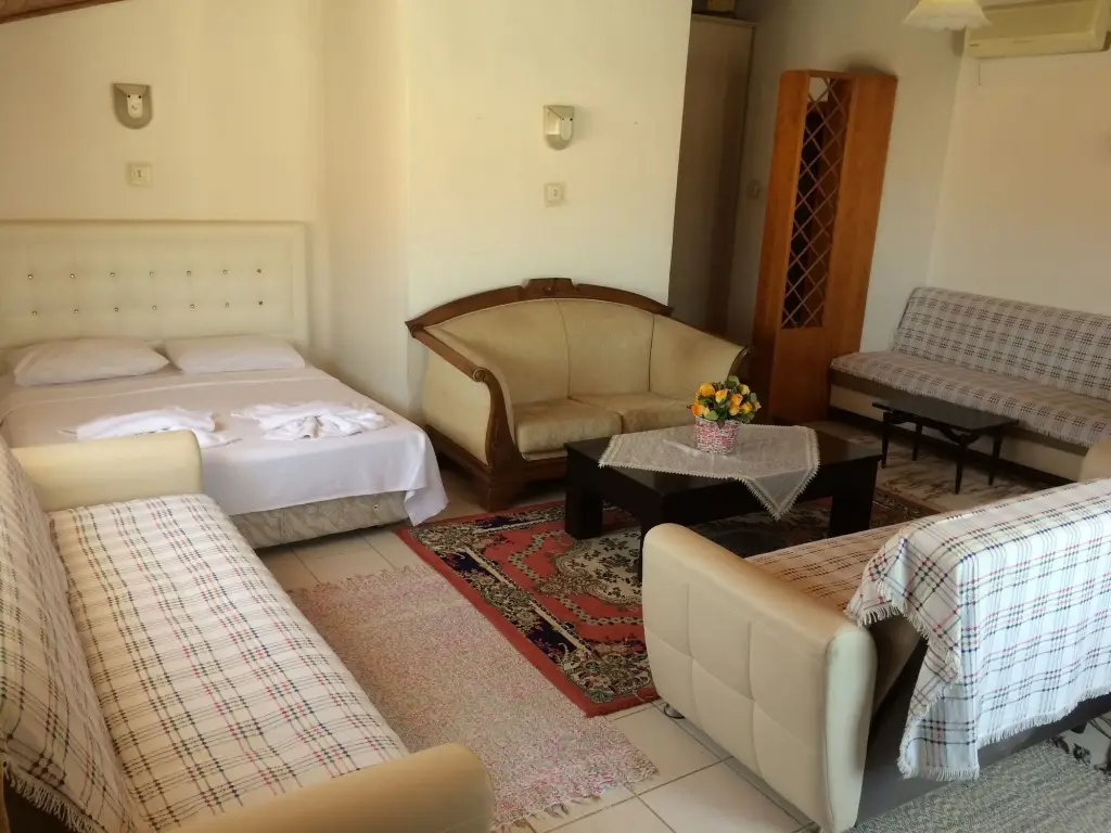 Чешме: Parmis Rooms