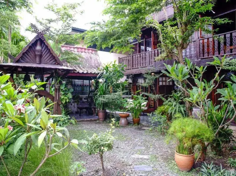 Бангкок: The Wooden House