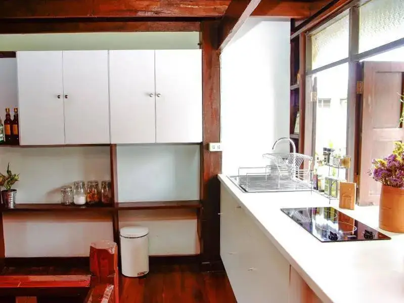 Бангкок: The Wooden House
