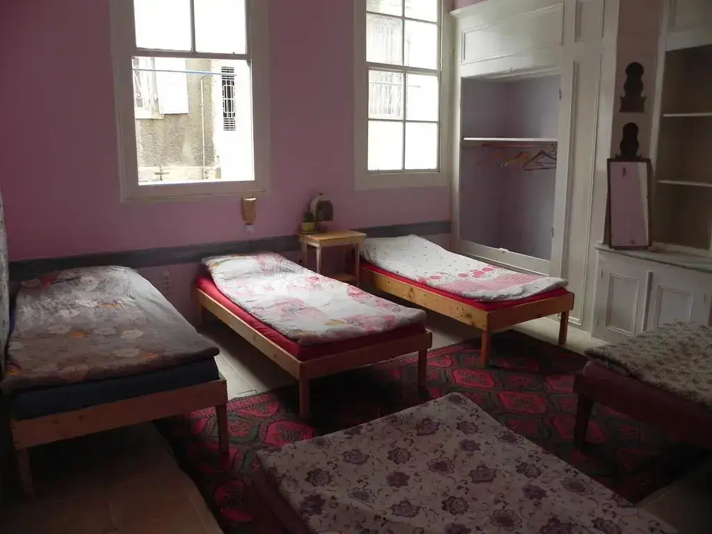 Измир: Lotus Garden Hostel