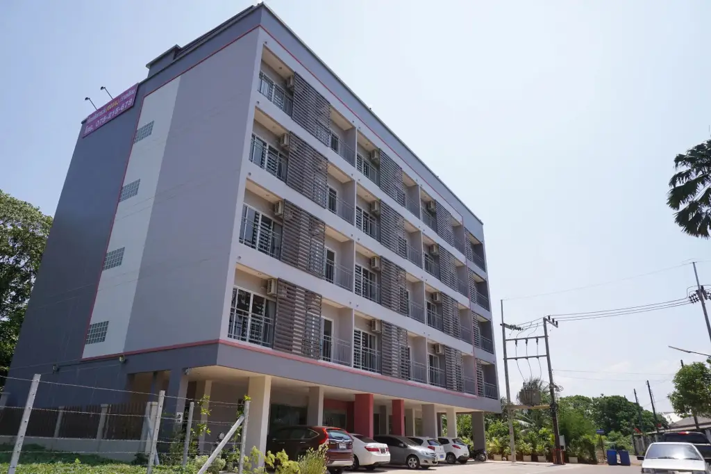 Chompu Nakarin Apartment — фото 1