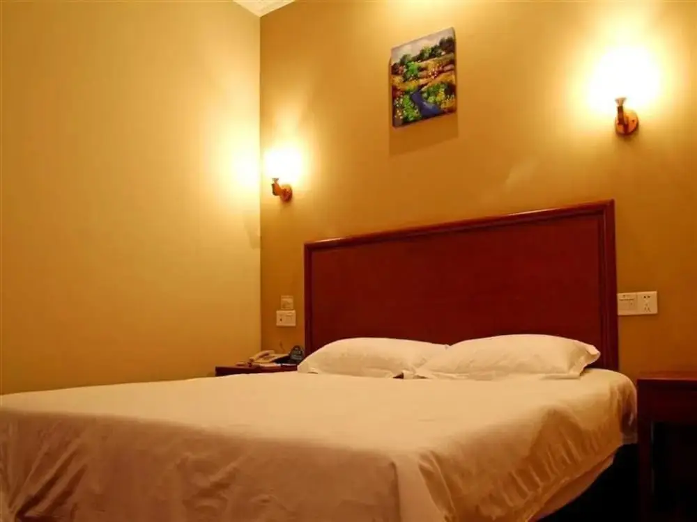 Цзинань: GreenTree Inn Jinan Daming Lake Hotel