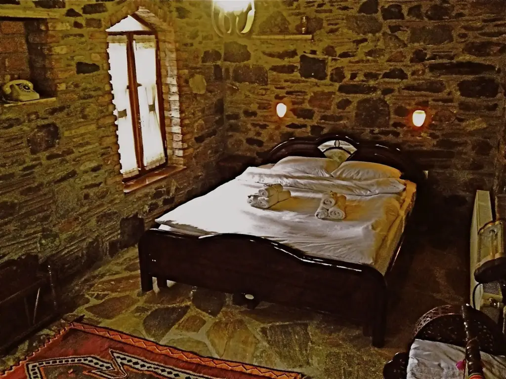 Stonehouse Byipek Hotel — фото 1