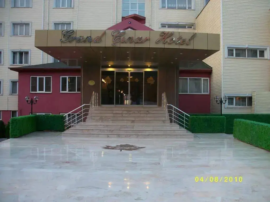Grand Cinar Hotel — фото 1