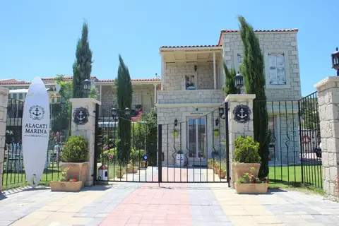 Alacati Marina Palace Otel — фото 1
