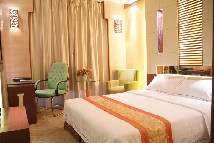 Ухань: XIhotel - Wuchang Railway Station Metro Station