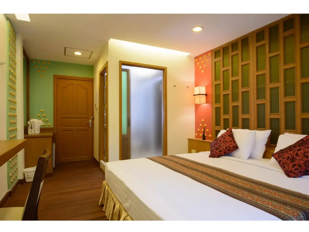 Бангкок: Golden House BTS Chidlom Bangkok