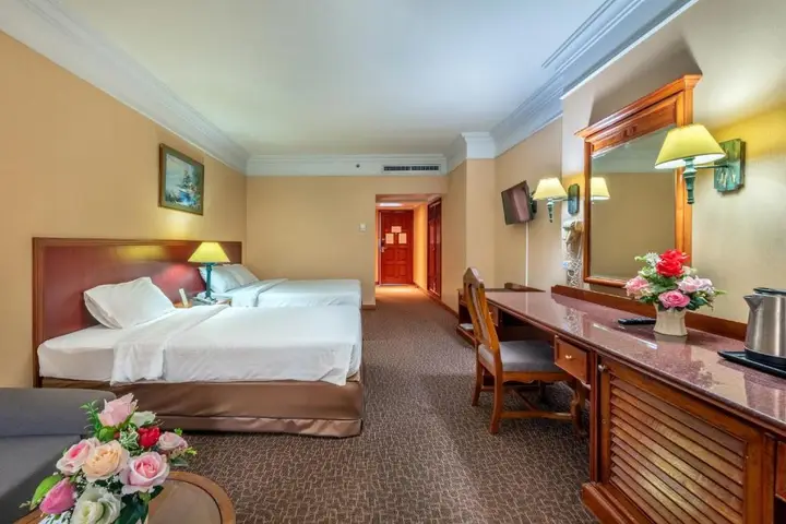 Бангкок: Royal Benja Hotel - Big Rooms, Family Friendly